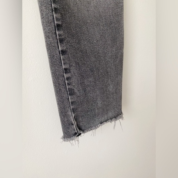 💕FREE PEOPLE Crop Straight Denim Jeans Fray Raw Hem Short High Waisted Hem 28S - Picture 4 of 8